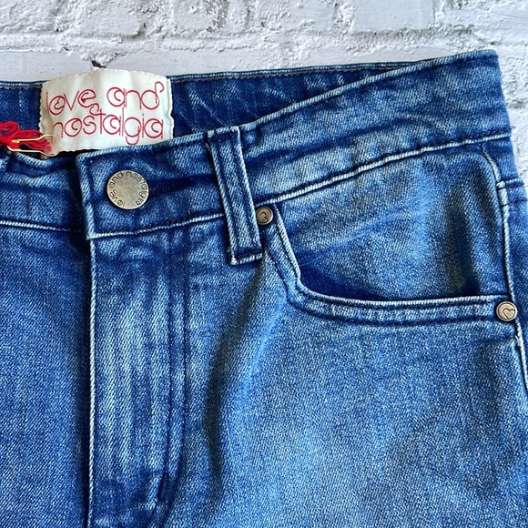 LOVE & NOSTALGIA | Basic denim jean shorts - Picture 4 of 7